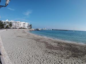 Photo de la galerie de l'établissement Hostal Mayol, à Santa Eulària des Riu