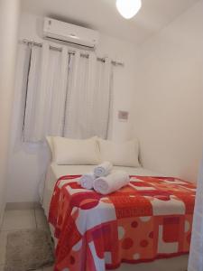 a bedroom with a bed with towels on it at CASA DA NATY in Morro de São Paulo +10 photos