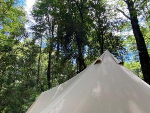 Loodusmaastik of the luxury tent lähedal