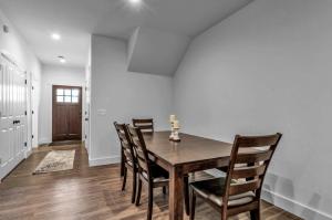 Fotografie z fotogalerie ubytování Spacious Townhome with Fireplace v destinaci Ellicottville