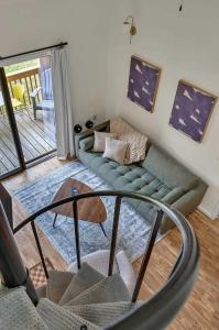 Χώρος καθιστικού στο Updated Ski In Ski Out Condo Holiday Valley +38 φωτογραφίες