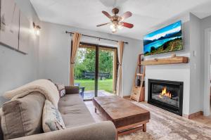 Χώρος καθιστικού στο King Bed Patio Scenic Views Pickleball