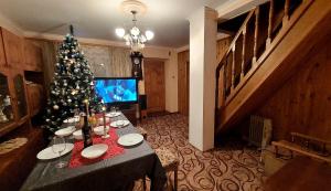 Μια τηλεόραση ή/και κέντρο ψυχαγωγίας στο Коттеджный городок Динамо Конча-Заспа