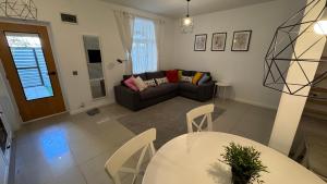 Ruang duduk di BALI House Bucharest