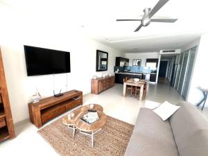 Afbeelding uit fotogalerij van Very luxury Waterfront apartment at Las Brisas in Koolbaai