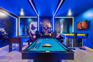 Biliár nebo kulečník v ubytování 2912 Storey Lake new game room 24 guests poolspa