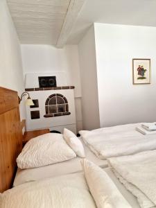 A bed or beds in a room at Pension Baranekhof - accommodation in nature - Baranek Resorts