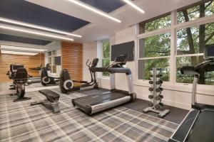 Fitness centrum a/nebo fitness zařízení v ubytování Glenn Hotel, Autograph Collection