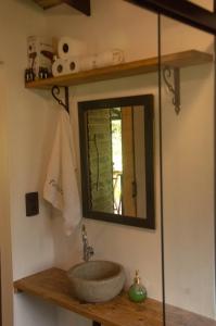 Un baño de Sítio Porteira Sete, Cabana no Vale 98 fotos más