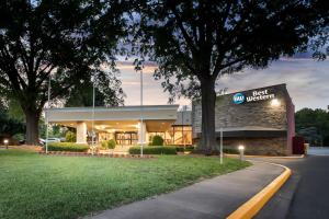 a building with a sign that reads best western at Best Western Fairfax City in Fairfax