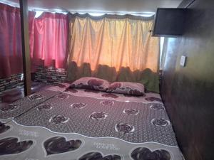 Una cama o camas en una habitación de Petra inbox Hostel