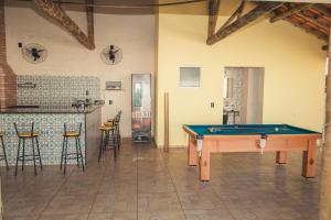 a room with a pool table and a bar at Espaço Hórus in Socorro