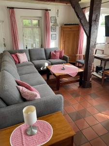 a living room with a couch and a table at Drifthuus 2 groß in Spiekeroog
