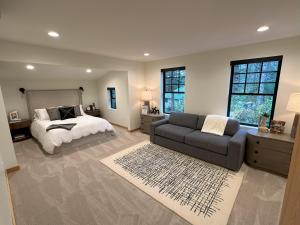 Ένα ή περισσότερα κρεβάτια σε δωμάτιο στο Bandon Woods Lodge & Spa +37 φωτογραφίες
