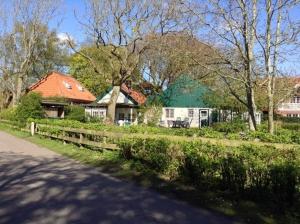 a house sitting on the side of a road at Drifthuus 1 klein in Spiekeroog
