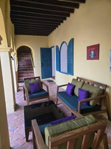 Khu vực ghế ngồi tại Chez Olivier - Île de Gorée