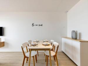 Μια τηλεόραση ή/και κέντρο ψυχαγωγίας στο Apartment in Blankenberge by the Sea