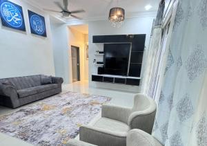 Posezení v ubytování Tiny House Dferry With Private Pool OR 4 Room Homestay Jerantut Wifi Full Aircond
