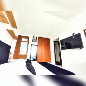 TV a/nebo společenská místnost v ubytování HABITACIÓN AMPLIA y CÓMODA CON BAÑO PRIVADO
