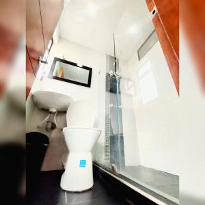 Koupelna v ubytování HABITACIÓN AMPLIA y CÓMODA CON BAÑO PRIVADO
