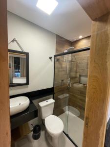 Bilik mandi di Loft novo e aconchegante entre Blumenau e litoral e parques aquáticos +29 gambar