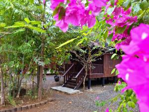 Zahrada ubytování Phnom Tbeng Resort