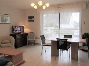 a living room with a table and chairs at Charmant T2 à Étel avec terrasse, parking et proche plage - FR-1-479-194 in Étel