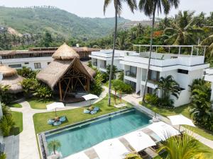Kolam renang di atau dekat dengan Sikara Lombok Hotel