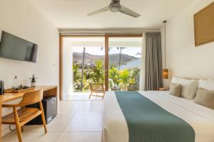 Katil atau katil-katil dalam bilik di Sikara Lombok Hotel