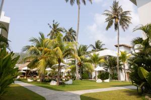 Taman di luar Sikara Lombok Hotel