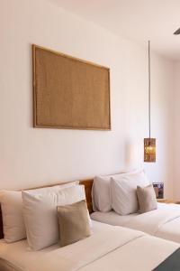 Katil atau katil-katil dalam bilik di Sikara Lombok Hotel