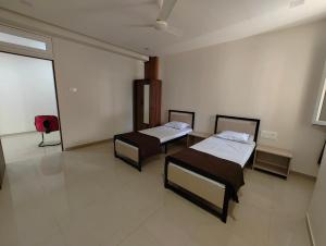 Hotel Vishram guesthouse lodge客房内的一张或多张床位