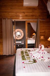 Postel nebo postele na pokoji v ubytování Hakuna Matata Resort Gili Air + 37 fotografií