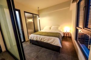Tempat tidur dalam kamar di Relax APT for Max Comfort Best View in CBD BSD