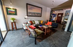 Area tempat duduk di Relax APT for Max Comfort Best View in CBD BSD