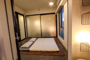 Tempat tidur dalam kamar di Relax APT for Max Comfort Best View in CBD BSD