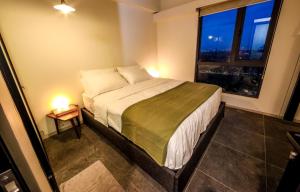 Tempat tidur dalam kamar di Relax APT for Max Comfort Best View in CBD BSD