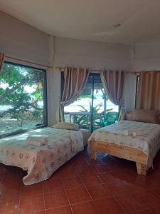 Postel nebo postele na pokoji v ubytování YAKAH BUNGALOWS By WILAI