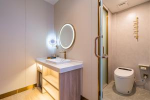 Bagno di Dequan Luxury Hotel National Exhibition Center Wangjing Bridge Branch The subway is right outside the door Coffee, fruits, snacks, a gym and a laundry room are provided for free in the lobby