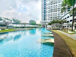 Piscina de la sau aproape de SF 1-12Pax Puchong Sky Pod 3Room IOI Mall 8 Bed LRT