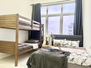 Un pat sau paturi într-o cameră la SF 1-12Pax Puchong Sky Pod 3Room IOI Mall 8 Bed LRT +34 fotografii