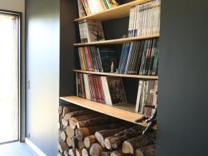 Foto dalla galleria di Chambre d'hôtes style 30s avec petit déj inclus, lit 180 cm, Wifi - FR-1-590-520 a La Ferté-Saint-Aubin Altre 9 foto