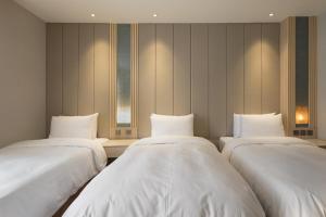 Ένα ή περισσότερα κρεβάτια σε δωμάτιο στο Gamalan Breeze Hotel
