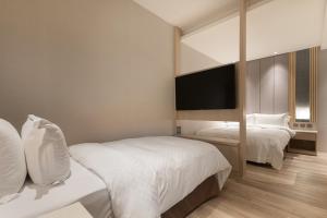 Ένα ή περισσότερα κρεβάτια σε δωμάτιο στο Gamalan Breeze Hotel