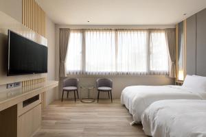 Ένα ή περισσότερα κρεβάτια σε δωμάτιο στο Gamalan Breeze Hotel