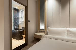 Ένα ή περισσότερα κρεβάτια σε δωμάτιο στο Gamalan Breeze Hotel