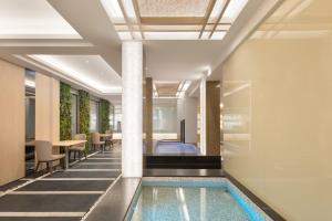 Πισίνα στο ή κοντά στο Gamalan Breeze Hotel