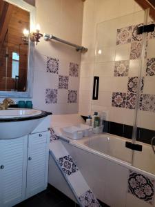 Koupelna v ubytování La Casa Bonita Cercedilla + 33 fotografií