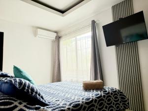 TV a/nebo společenská místnost v ubytování Casa Matiza, 7 min SJO airport, free parking, AC