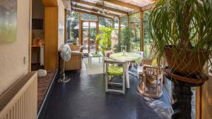 a greenhouse with a table and a potted plant at Apartment 'Entspannen im Taunus' in Taunusstein